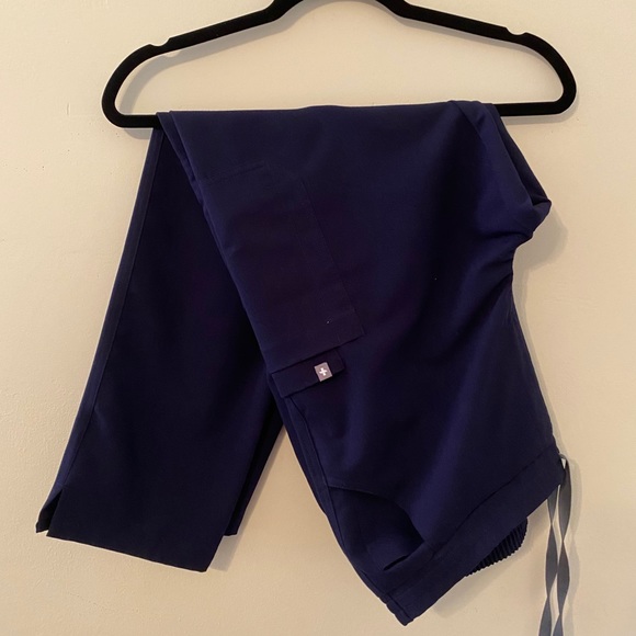 FIGS Navy Large Petite Yola Skinny Scrub Pants - Picture 2 of 4